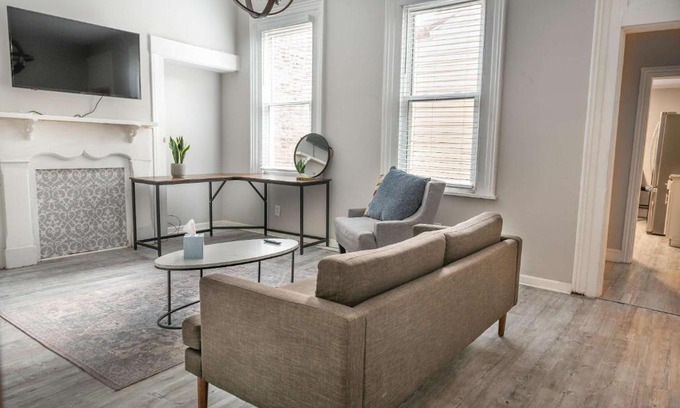 Central Northside Appartement | Beautiful 3-Bed Home w Parking Near AGH