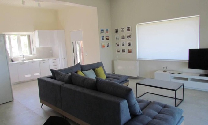 Kamara Kalidonias Maison | Beautiful 3-Bed House in Chania with garden