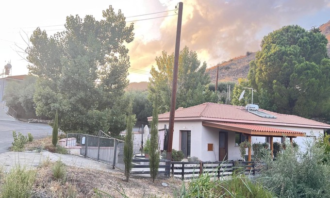 Arakapas Maison | Beautiful 3 Bedr House in Arakapas with fireplace