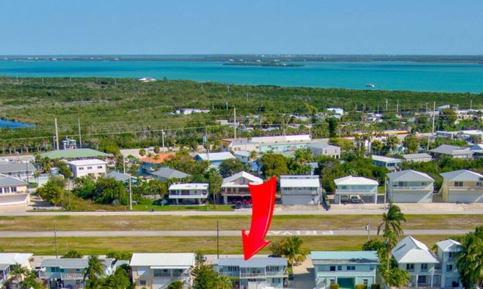 Summerland Key Maison | Beautiful 3 Bedroom Canal Front Home Located On A Private Airstrip