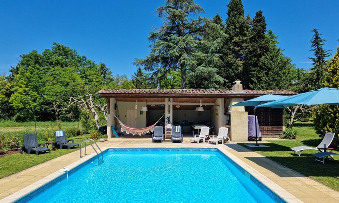Mirepoix Maison | Beautiful 3 bedroom barn in large private gardens, with heated swimming pool