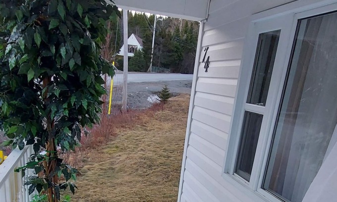 Eastport Maison | Beautiful 3 Bedroom Home close to beach and hiking trails.
