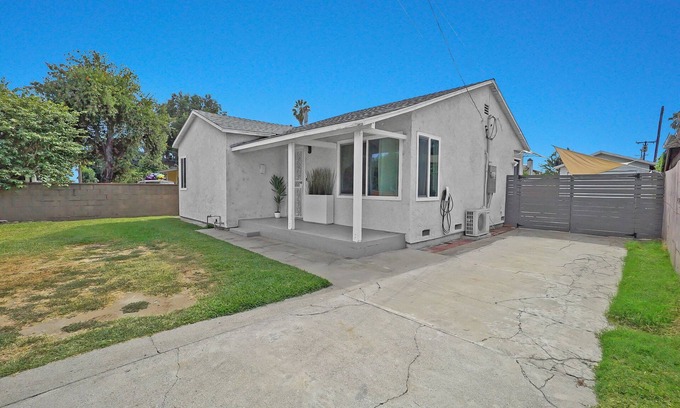 El Monte Maison | Beautiful 3-bedroom House in El Monte with Big Backyard