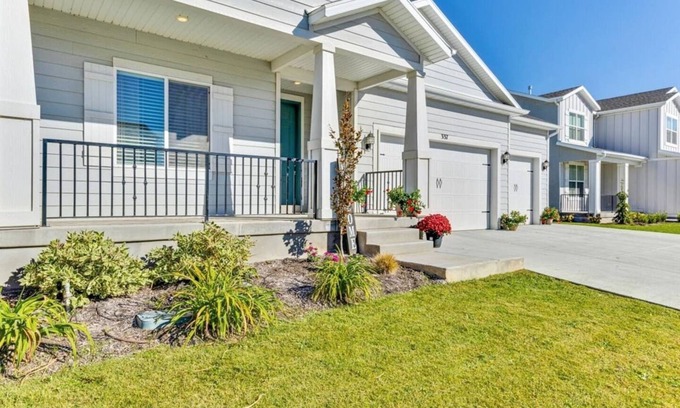 Orem Maison | Beautiful 3 bedrooms w/ Waffles and Pets Welcome!