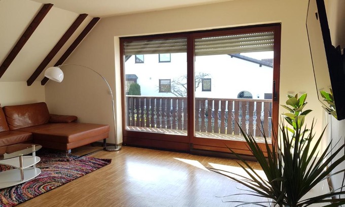 Hessdorf Appartement | Beautiful 3 rooms apartment 110 m2, kostenloser Parkplatz, großer Balkon