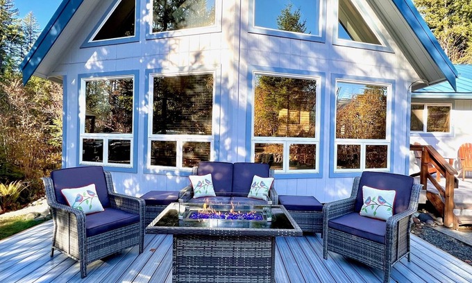 Packwood Cabine | Beautiful 3bd Cabin! River&Mountain Views w/ Game Room*Near Mt Rainier! Pets OK!