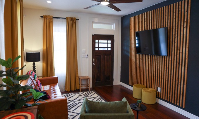 Nevada Street Maison | Beautiful 3BD Home Near Downtown & The Pearl
