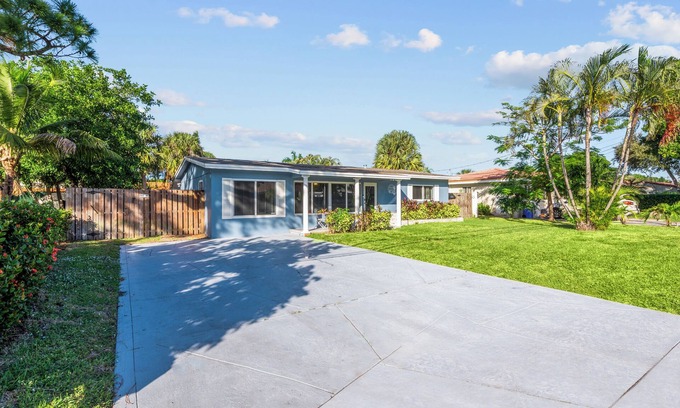 Survey Creek Maison | Beautiful 3BR/2BATH house HEATED Pool, grill, fenced yard, sleeps 8, remodeled,