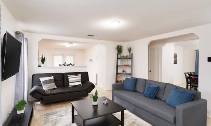 Maverick Creek Maison | Beautiful 3BR Near Medical Center - Pet Friendly!