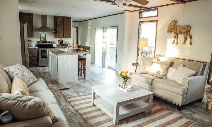 Burton Cabine | Beautiful 3BR Stay on stunning farm near Round Top
