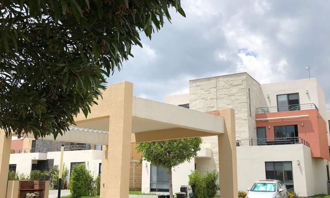 Calimaya Maison | Beautiful 3BR townhouse with on-premises parking