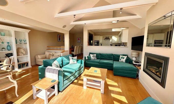 South Cerney Cabine | Magnifique lodge au bord du lac de 4 chambres dans les Cotswolds. Terrasse privée et vue imprenable