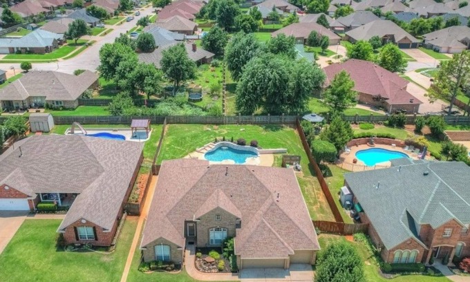 Wheatland Maison | Beautiful 4 bedroom 3 bath-POOL- sleeps 8 montly rates available