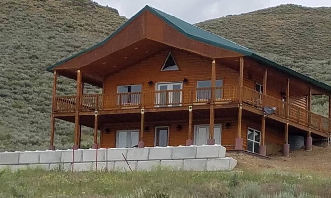 Corral Cabine | Beautiful 4-bedroom cabin with WiFi, AC in superb Fairfield