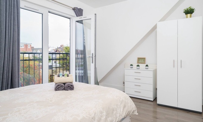 Chadwell Heath Maison | Beautiful 4 Bedroom House Immaculate Condition. Just Refurbished House.