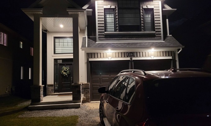Niagara Falls Maison | Beautiful 4 bedroom luxury home located in Thorold