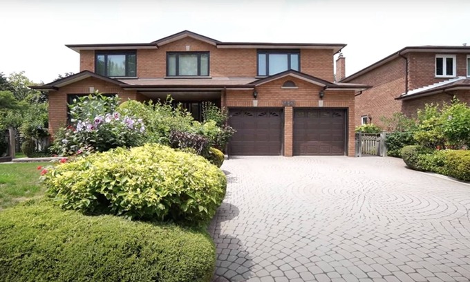 Lakeview Maison | Beautiful 4 BR Home by Sherway Gardens, Lakeshore