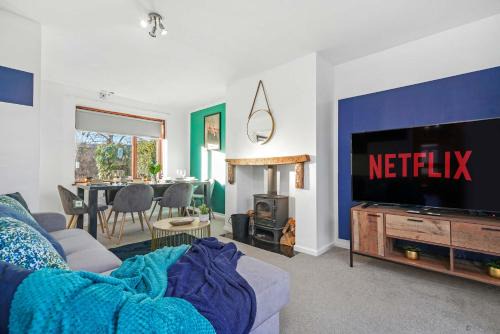 Rugby Maison | Beautiful 4 Bedroom Home with Parking in Rugby
