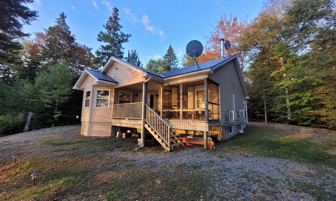 Saint Patrick Cottage | Beautiful 4 Season Lakefront Cottage on quiet Lily Lake