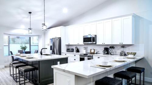 Central Scottsdale Maison | Beautiful 5-Bdrm Vacation Home WHeated Pool