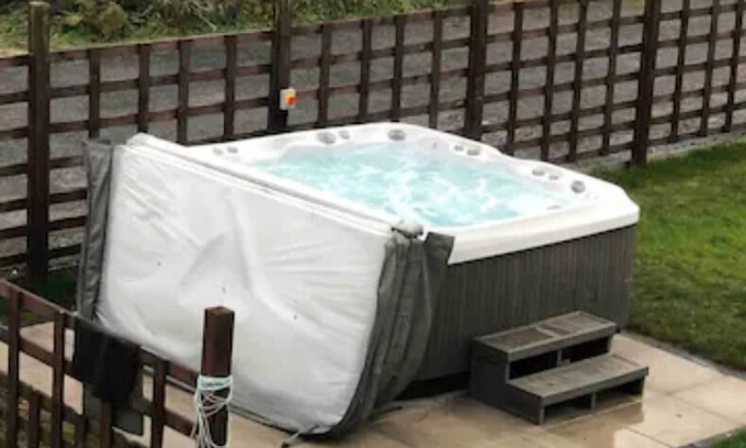 Knott End-on-Sea Maison | Beautiful 5-Bedroom House with Jacuzzi