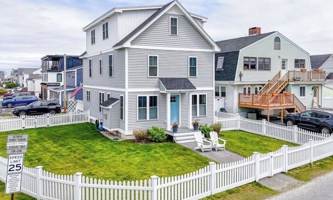 Seabrook Maison | Beautiful 5-bedroom house Steps to Seabrook beach!