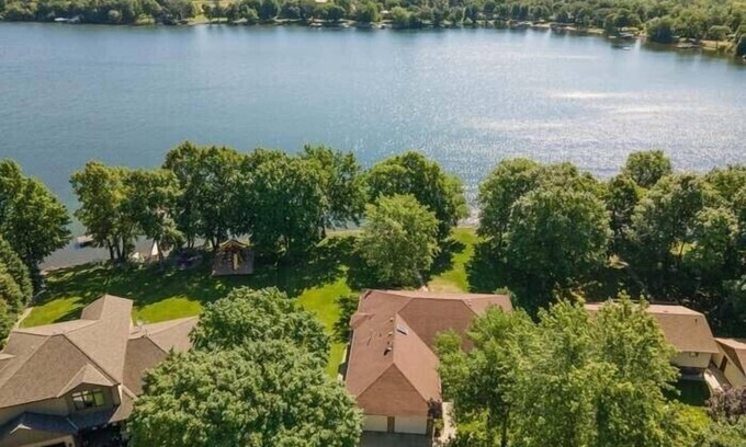 Alexandria Maison | Beautiful 5 bedroom home - Alexandria Lake Latoka with many new updates!