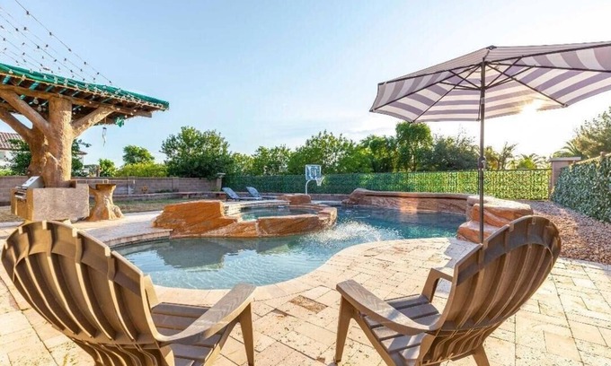 Montelena Maison | Beautiful 5 bedroom home with an Amazing * HEATED POOL!