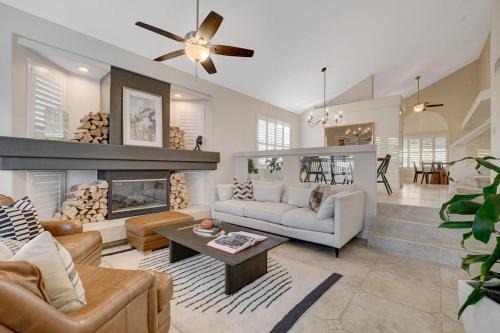 Silverado Ranch Maison | Beautiful 5BR w/King Beds, Pool & Hot Tub, Games