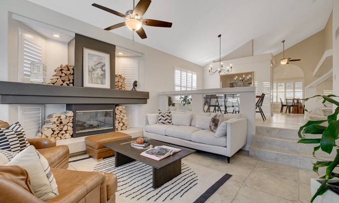 Silverado Ranch Maison | Beautiful 5BR with King Beds, Private Pool & Hot Tub, and a Casita with Games.