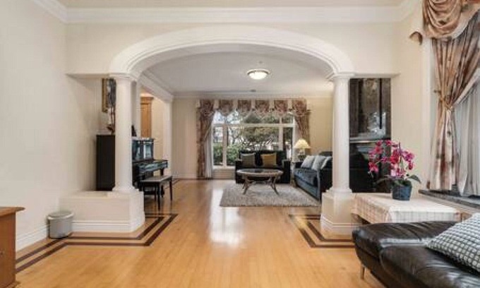 Oakridge Maison | Beautiful 6 BD House in a Desirable Neighborhood