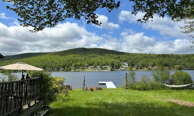 Lebanon Maison | Beautiful 6 Bedroom Lakefront Home w/Own Dock and beautiful foliage views. Please note that this home does not have air conditioning. Box fans are provided and because of our proximity to the lake, it is cooler in the evenings.