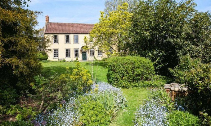 East Horrington Maison | Beautiful 7 bedroom house with hottub, wifi and parking near Bath/Wells/Frome