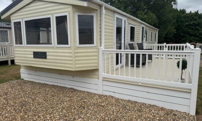 Hopton Maison | Beautiful 8 berth caravan with decking at Caldecott Park, Norfolk ref 91046C