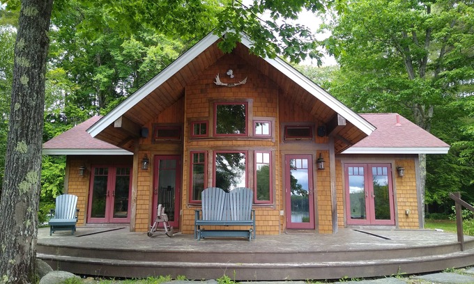Rindge Chalet De Ski | Beautiful Adirondack Cabin with Sauna on Lake Monomonac