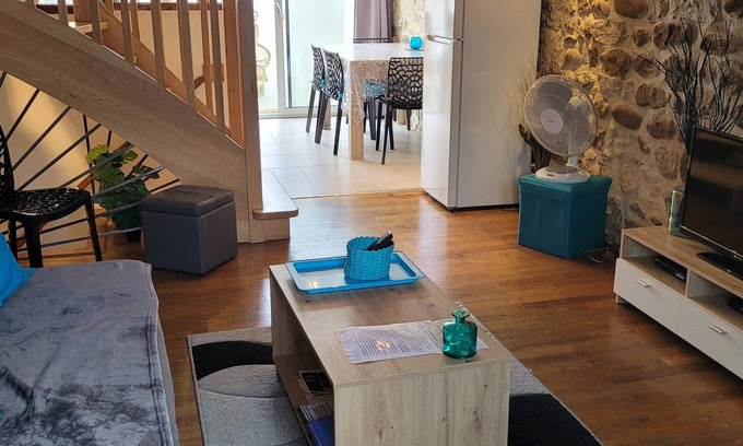 Vogue Maison | Beau Gîte climatisé, classé 3 étoiles au coeur de Vogüé Village