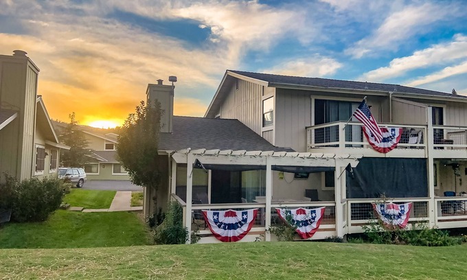 Plumas Eureka Estates Maison | Beautiful and Spacious Townhome on the 5th Hole of Plumas Pines Golf Course
