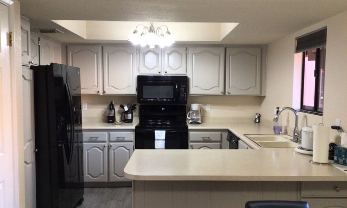 Paradise Valley Village Copropriété | Beautiful Anasazi Village Condo. Close to Restaurants, Shopping and Golf.