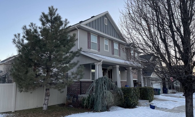 Sandy Maison | Beautiful and Clean Sandy Home close to Trax Station
