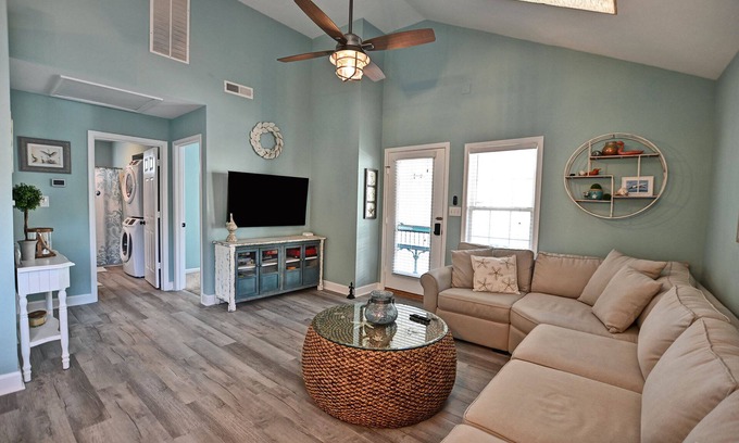 Clearwater Cottage | Beautiful and Completely Renovated 2 Bedroom/1.5 Bathroom Cottage nestled near the Beach! Pool, Tennis, WIFI and more!