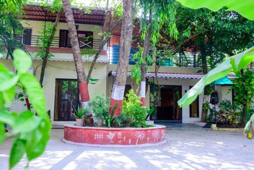 Kihim Appartement | Beautiful and luxurious 3 BHK villa with Swimming pool and kitchen for upto 20 people near beach