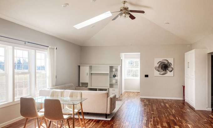 Brush Prairie Maison | BEAUTIFUL AND PEACEFUL STUDIO WITH FARM VIEWS