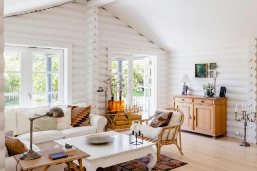 Melby Maison | Beautiful And Romantic Cottage With Swimmingpool