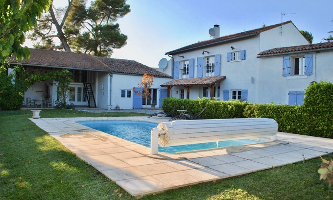 Alaigne Maison | Belle et spacieuse maison de 5 chambres, avec piscine, sur 12 acres