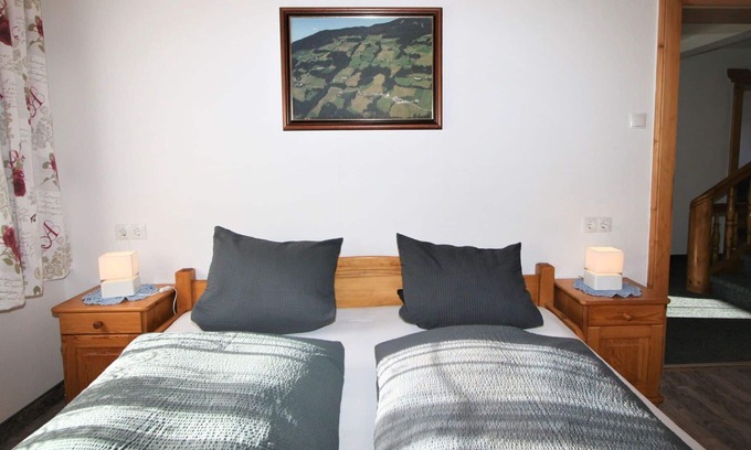 Holdernach Villa | Confortable appartement dans une maison de vacances avec WIFI, TV, balcon, animaux admis et parking
