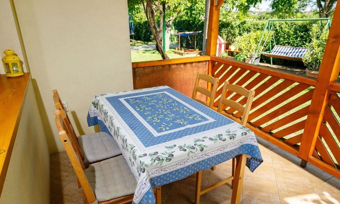 Balatonszemes Appartement | Confortable appartement pour 6 personnes avec WIFI, TV, patio et parking