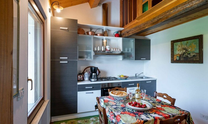 Cortiglione Appartement | Confortable appartement pour 5 personnes avec WIFI, piscine, TV, animaux admis et parking