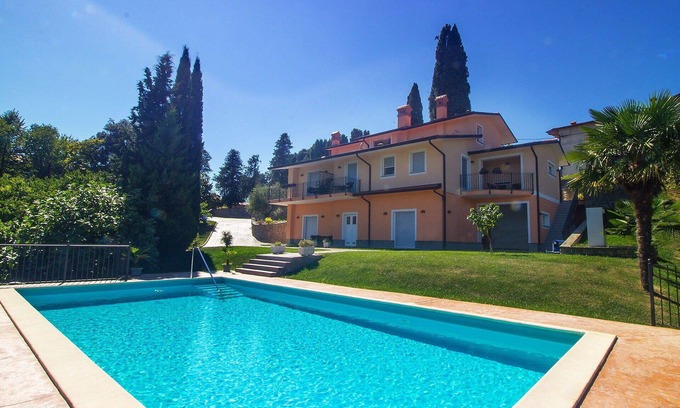 Brda Appartement | Agréable appartement avec climatisation, piscine, WIFI, TV, patio et vue panoramique