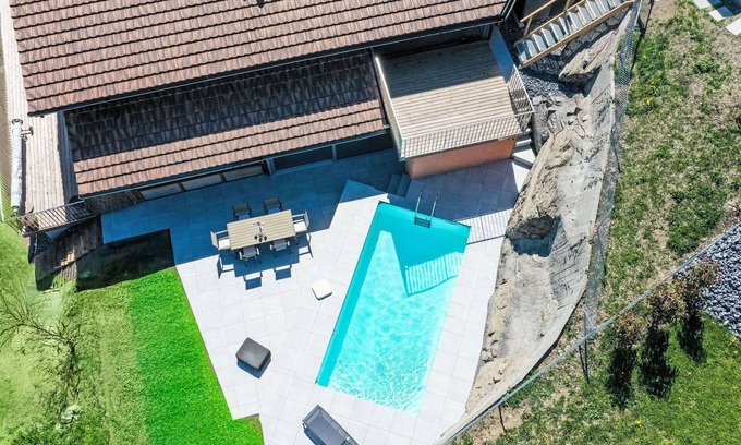 Collombey-Muraz Appartement | Joli appartement avec piscine, WIFI, TV, terrasse, animaux admis et vue panoramique