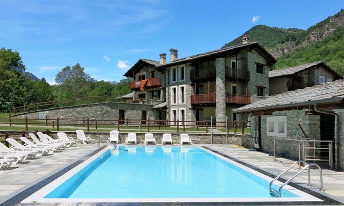 Sampeyre Appartement | Confortable appartement pour 4 personnes avec WIFI, piscine, TV et terrasse